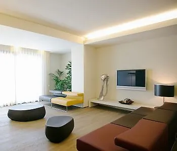 Art 3* Ούντινε